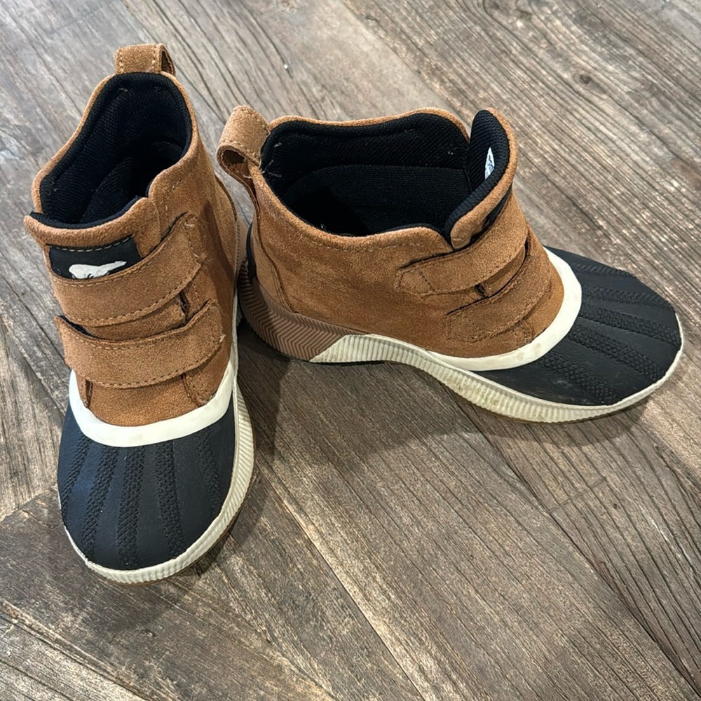Kids Sorel Out and About boot sz13